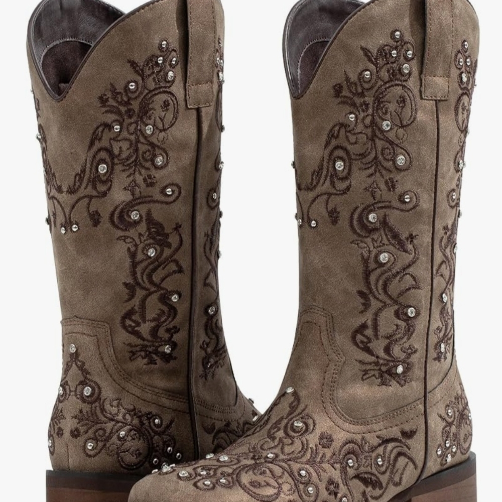 Elegant Embroidered Tan Heeled Boots